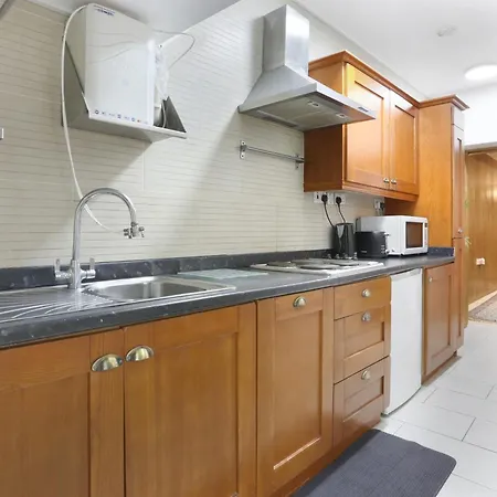 Spacious 2 Bedroom Flat Near Hyde Park By Beiroom Лондон Экстерьер фото