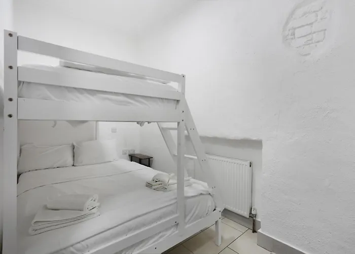 Spacious 2 Bedroom Flat Near Hyde Park By Beiroom