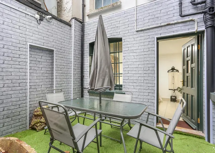 Spacious 2 Bedroom Flat Near Hyde Park By Beiroom