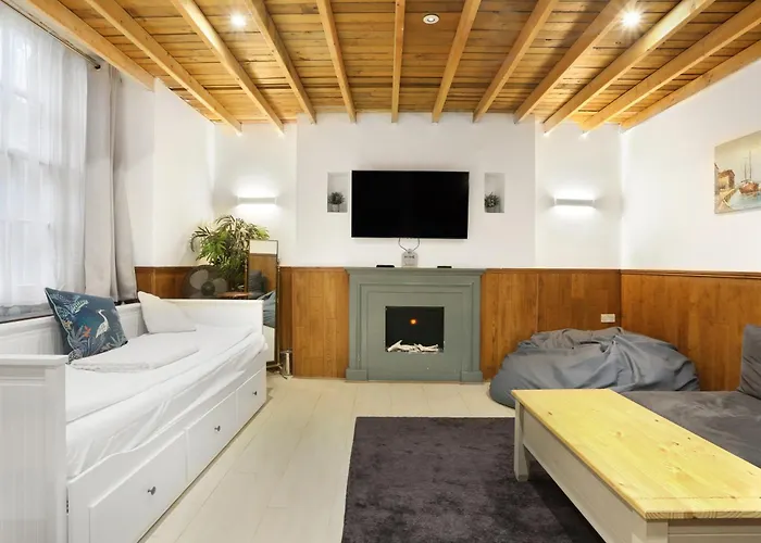 Spacious 2 Bedroom Flat Near Hyde Park By Beiroom