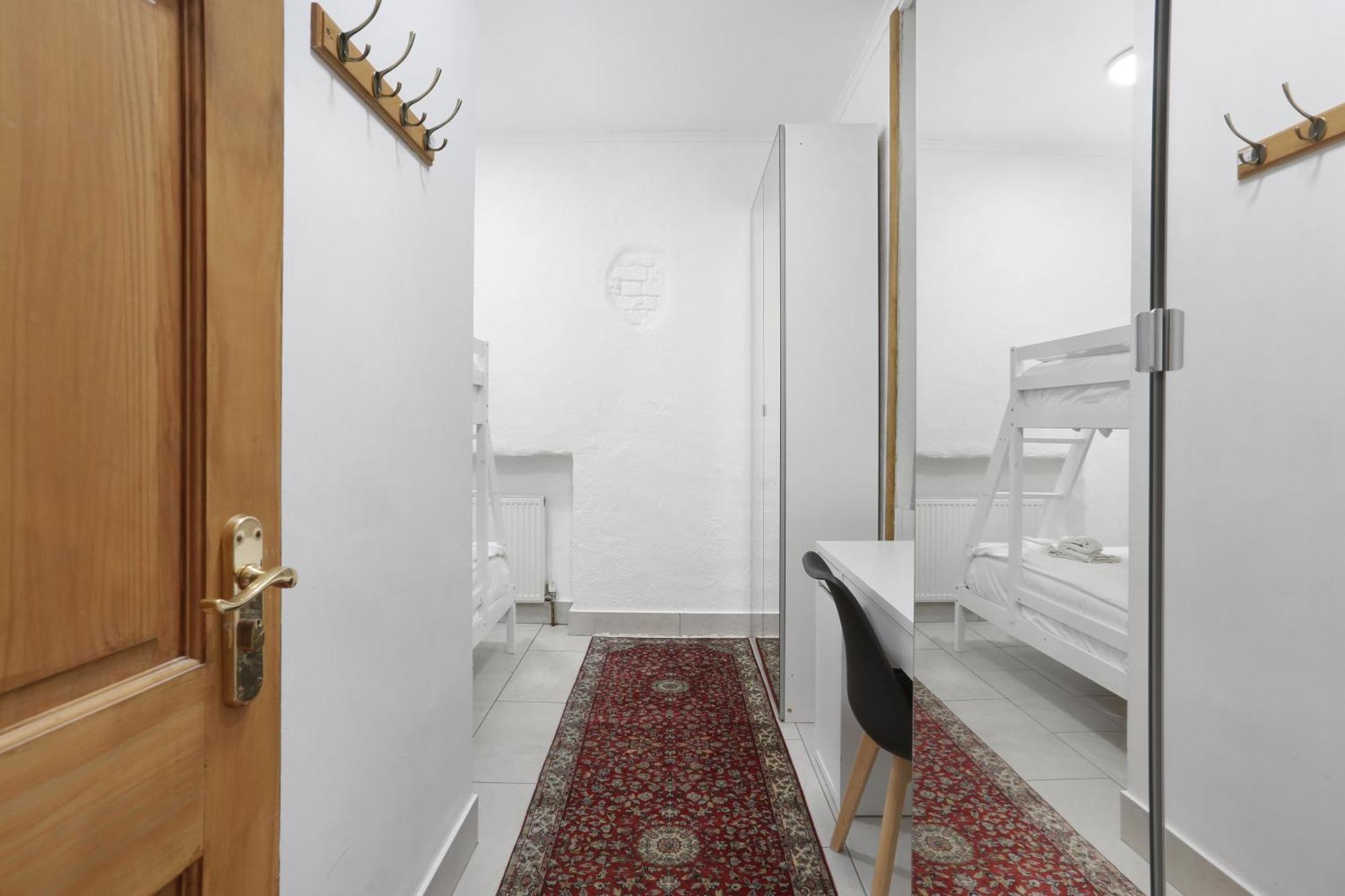 Апартаменты Spacious 2 Bedroom Flat Near Hyde Park By Beiroom *