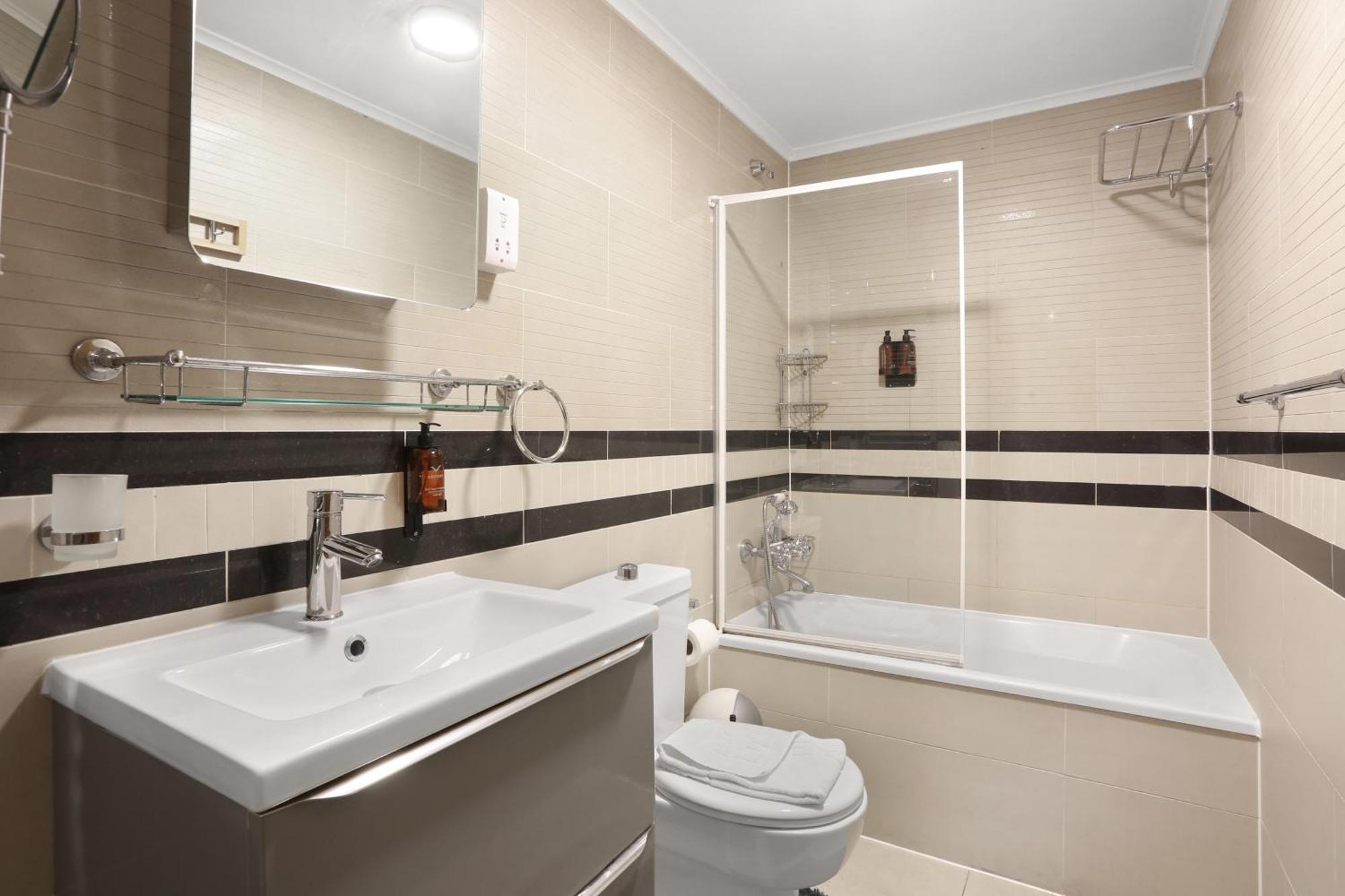 Spacious 2 Bedroom Flat Near Hyde Park By Beiroom Лондон