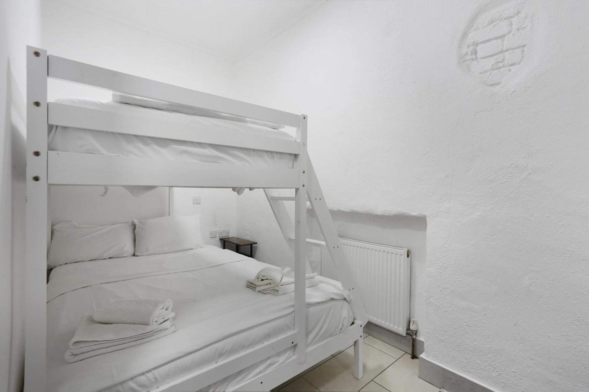 Spacious 2 Bedroom Flat Near Hyde Park By Beiroom Апартаменты *